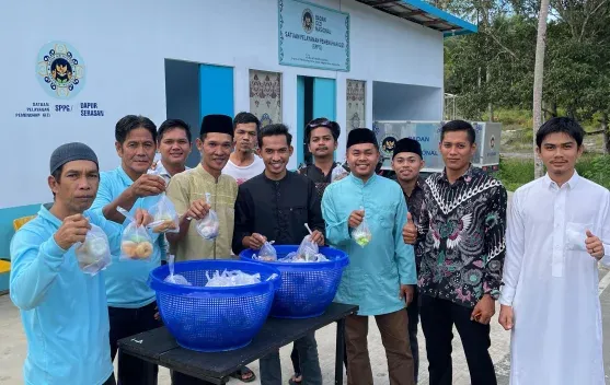 Relawan SPPG Serasan Gelar Pembagian Takjil untuk Tingkatkan Kebersamaan di Ramadan
