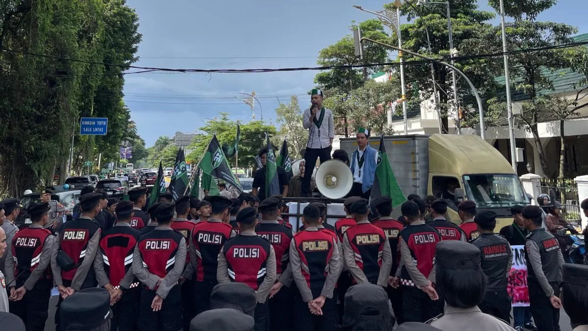 HMI Bogor Aksi Demo, Kritisi Agresi Militer Global di Depan Istana