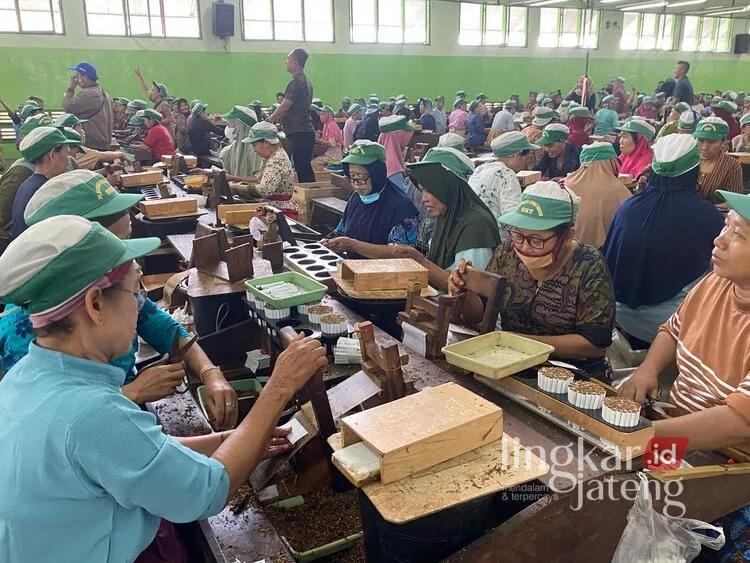 Serikat Buruh Rokok Kudus Menolak Penambahan Layer Cukai SKM
