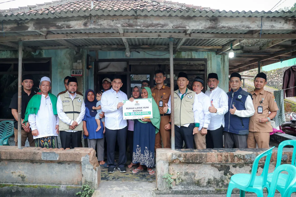 Wagub Banten Salurkan Bantuan Renovasi Rumah untuk Lansia di Cilegon