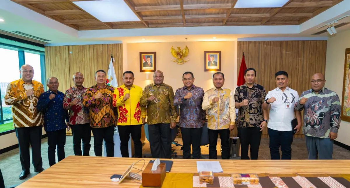 Gubernur Papua Bahas Akses Listrik dan Mudik Gratis dengan BUMN