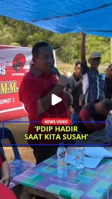 Rapidin Simbolon Serahkan Bantuan kepada Warga Tukka