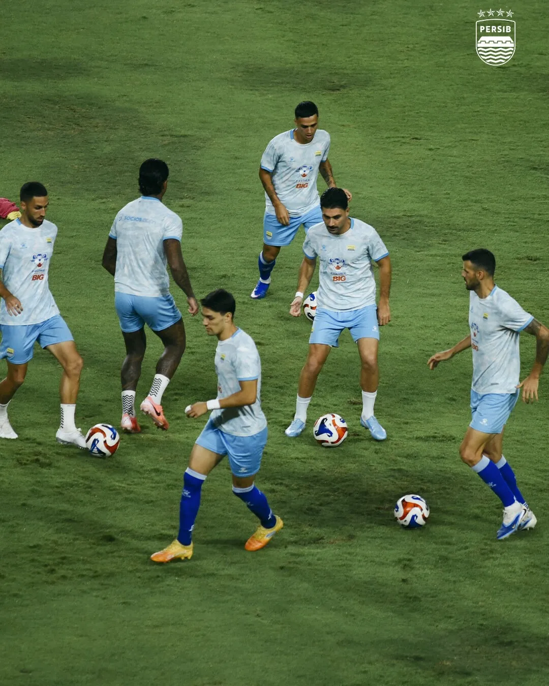 Persib Bandung Kembali Raih Kemenangan Besar dan Puncaki Klasemen
