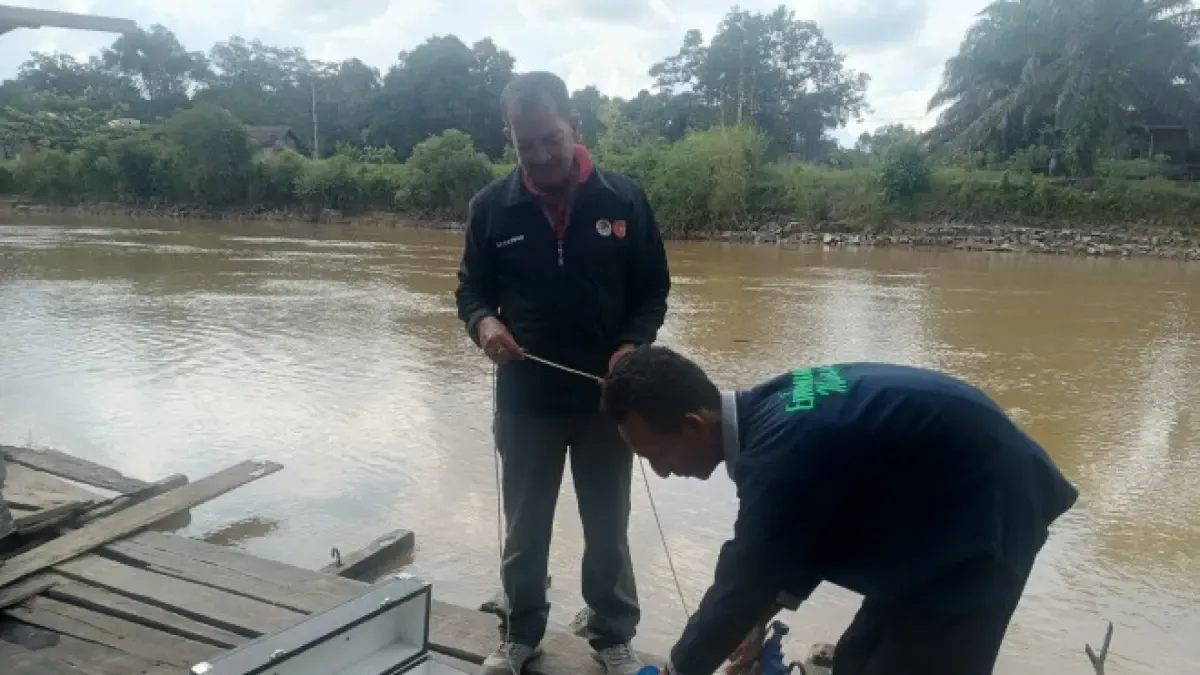 DLH Ambil Sampel Air Sungai Arut untuk Pantau Kualitas