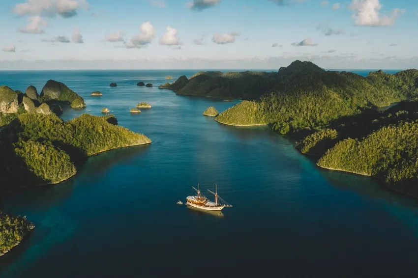 Spice Route Voyage: Jelajah Jalur Rempah Nusantara dengan Pinisi Mewah