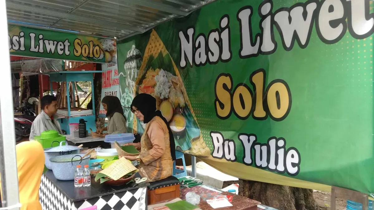 Yuli Berhasil Buka Warung Nasi Liwet Solo di Kudus Berkat Hobi Memasak