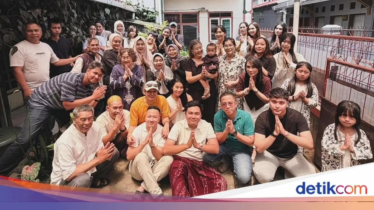 Selebritas Rayakan Idul Fitri Bersama Keluarga Tampilkan Toleransi Beragama