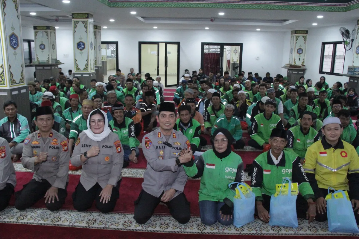 Polres Metro Jakbar Gelar Buka Puasa Bersama Komunitas Ojol