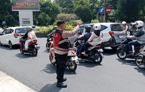 Polsek Cidadap Gelar Pengaturan Lalu Lintas untuk Keamanan Pengguna Jalan