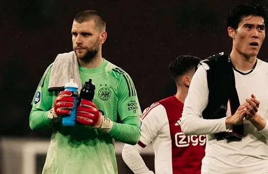 Debut Maarten Paes Bersama Ajax: Catatan Penting dan Respons Publik