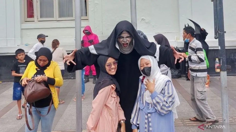Cosplayer Asia Afrika Bandung Kembali Beraksi dengan Aturan Baru