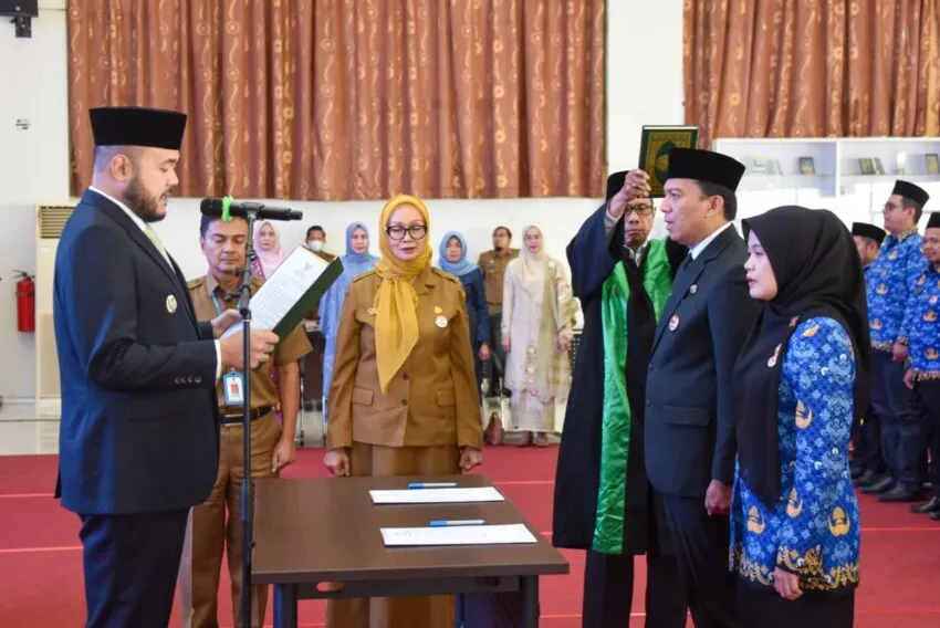Wali Kota Padang Lantik 54 Pejabat dan Kepala Sekolah Baru untuk Tingkatkan Kualitas Pendidikan