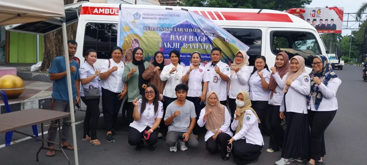 RSUD Kota Bitung Bagikan 300 Paket Takjil untuk Warga di Bulan Ramadan
