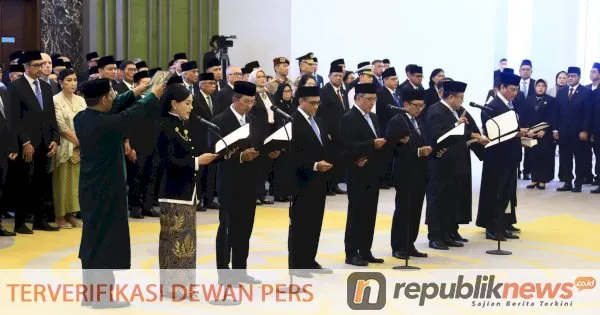 Tujuh Pejabat OJK Resmi Dilantik, Friderica Widyasari Jadi Ketua