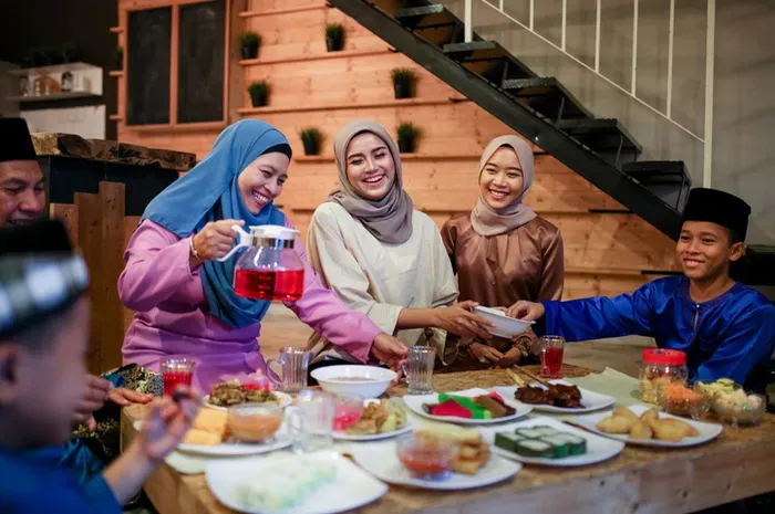 Tips Makeup Elegan untuk Buka Bersama Perempuan Mandiri