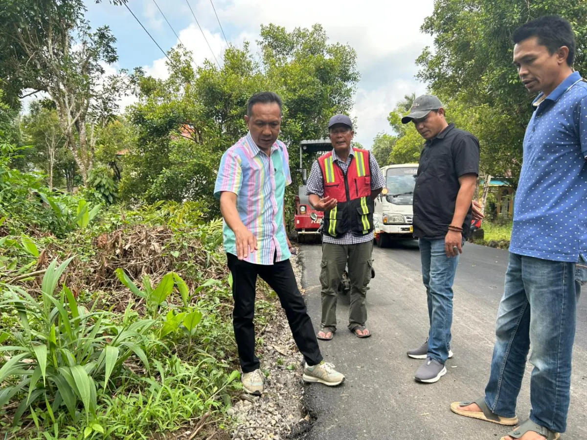 Syahruni Haris Pantau Pengerjaan Jalan Bontomanai-Kindang dan Tekankan Kualitas Proyek