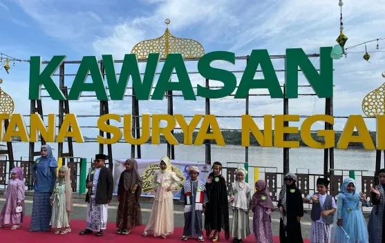 Peragaan Busana Anak Warnai Festival Kuliner Takjil Ramadan
