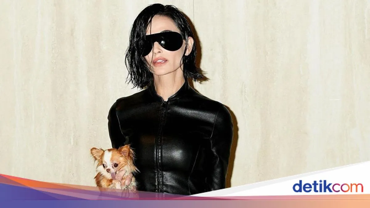 Demi Moore Tampil Berani dengan Rambut Bob di Milan Fashion Week