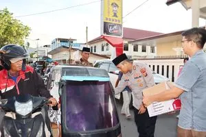 Kapolres Padangsidimpuan Ajak Warga Berbagi Takjil Menjelang Berbuka Puasa