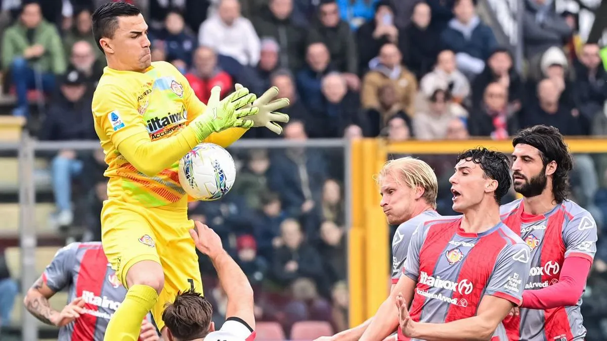 AC Milan Raih Kemenangan Dramatis 2-0 atas Cremonese di Menit Akhir