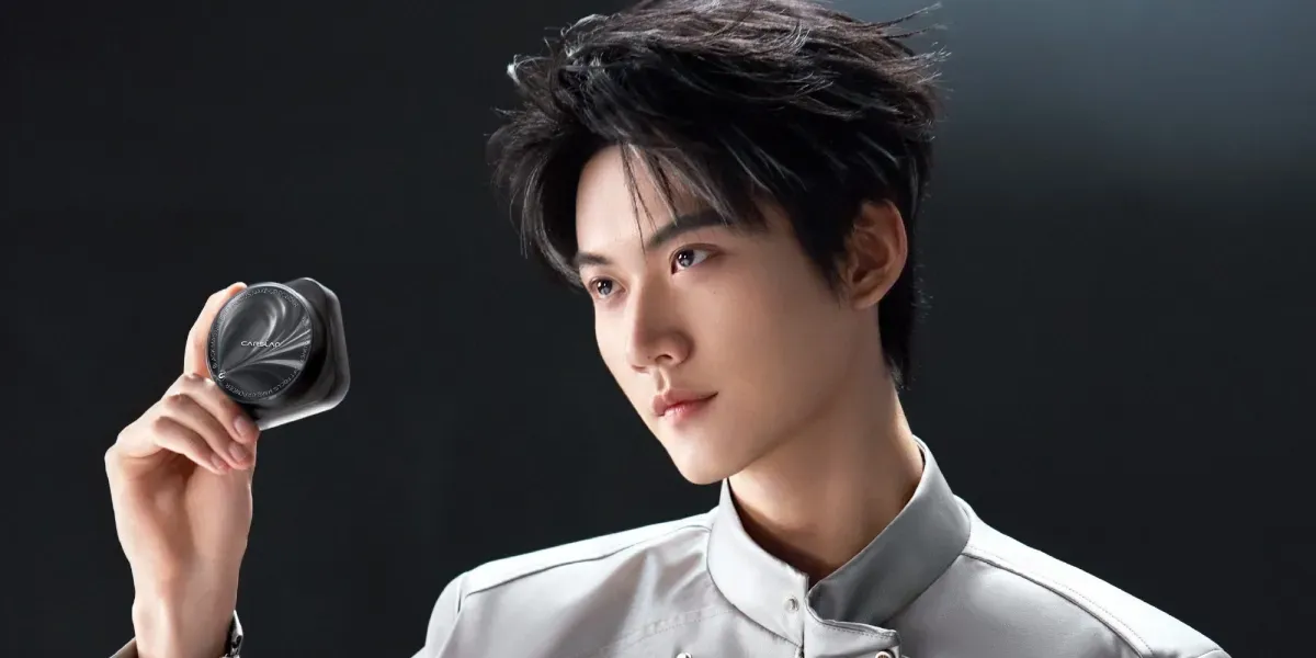 Zhou Keyu Resmi Jadi Duta Merek Carslan dengan Konsep Makeup Inovatif
