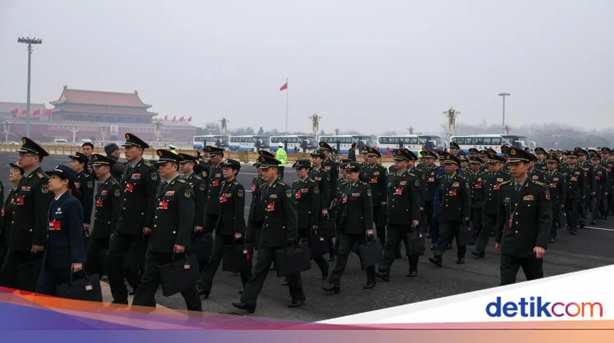 Delegasi Militer Tiongkok Sambut Pembukaan CPPCC di Beijing