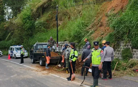 Waspada, Longsor di Jalur Sarangan Mojosemi Magetan