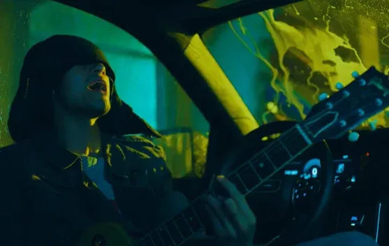 Dominic Fike Luncurkan Video Musik Baru 'Babydoll' Setelah Masuk Top 20 Tangga Lagu UK