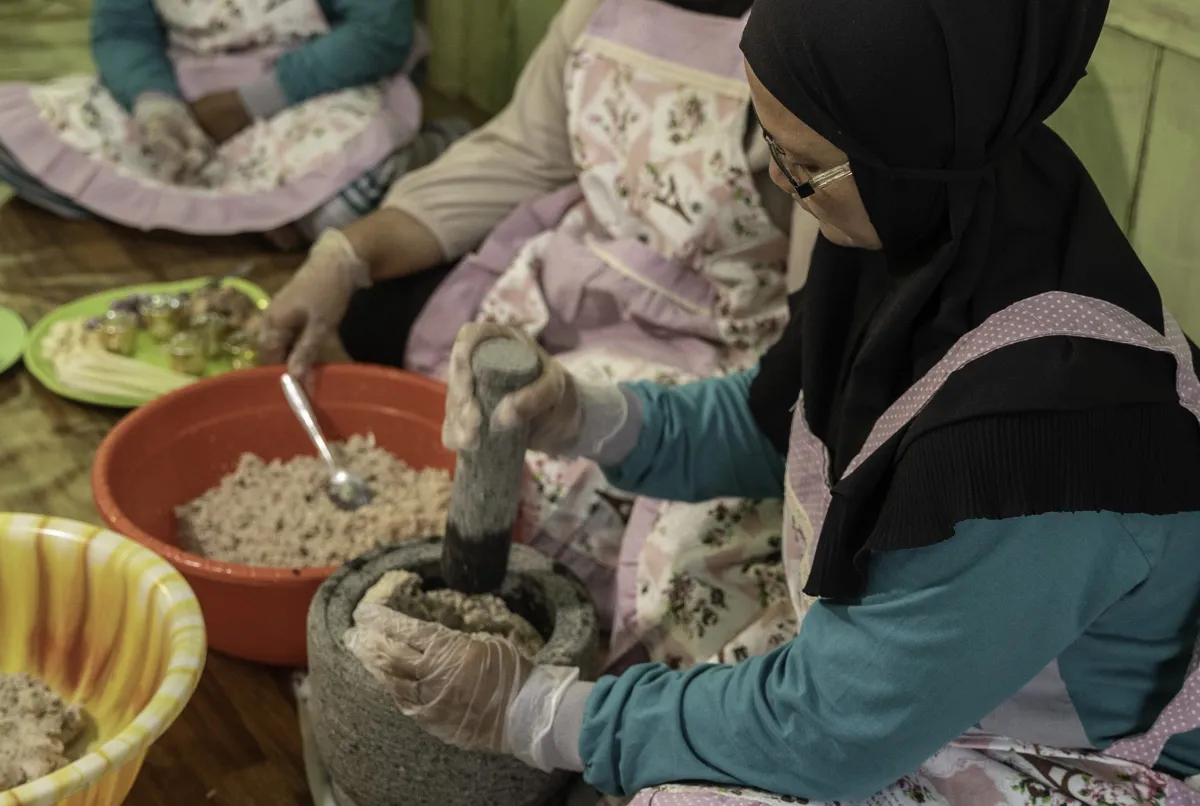 Pemberdayaan Perempuan Pesisir Berau Melalui Program Mangrove to Market