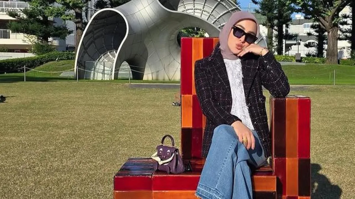 Keanggunan Ruang Tamu Mewah Syahrini di Jakarta