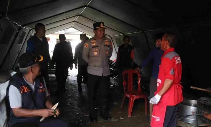 Kapolres Sukabumi Tinjau Keamanan dan Logistik di Lokasi Pergeseran Tanah Bantargadung