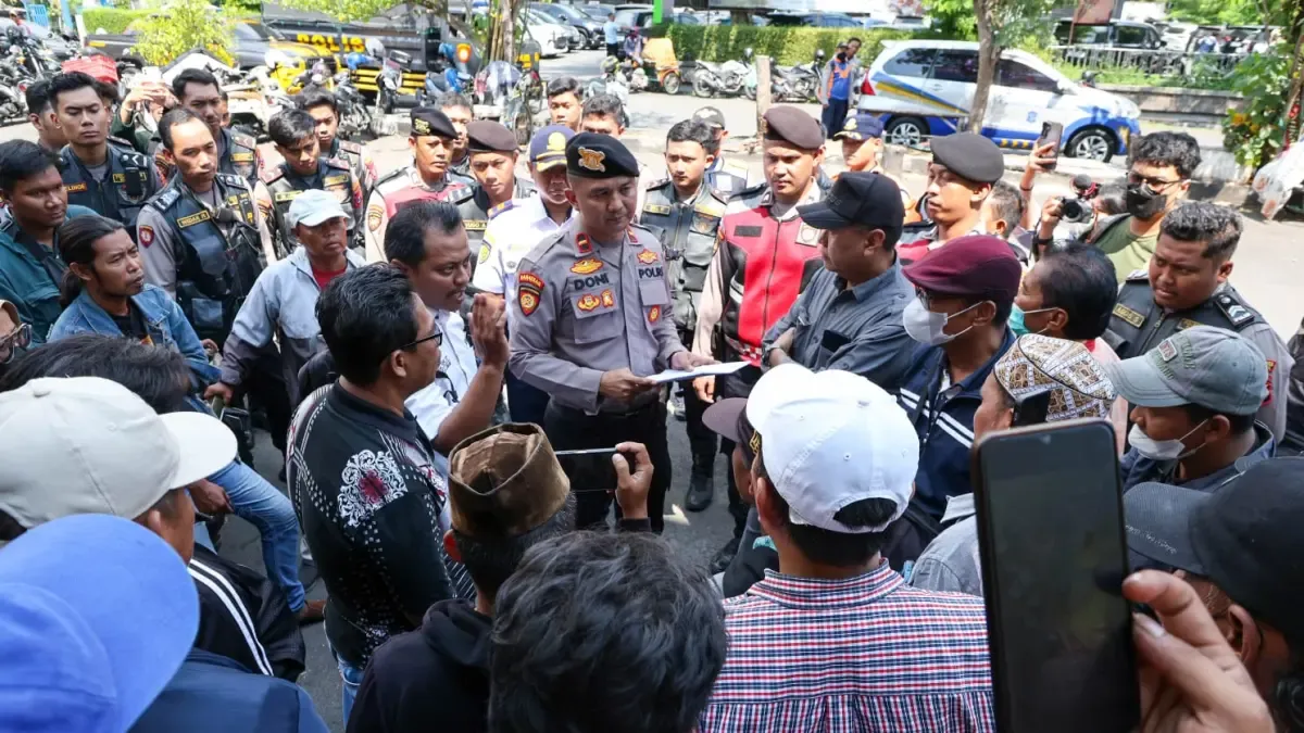 Pemkot Surabaya Tegas Terhadap Jukir yang Belum Ikuti Parkir Digital