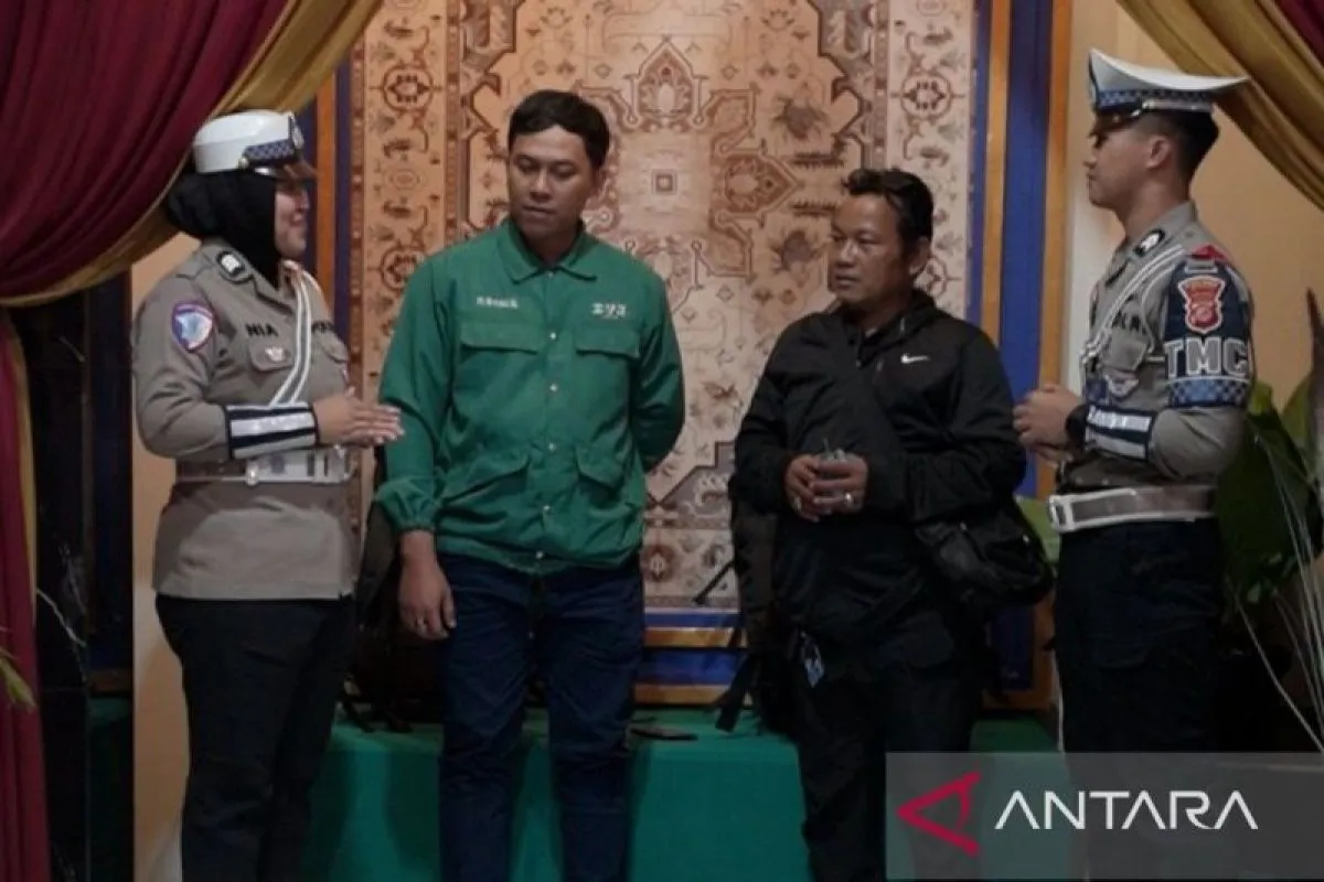 Pemudik Malam Hari Hindari Kemacetan di Jalur Puncak