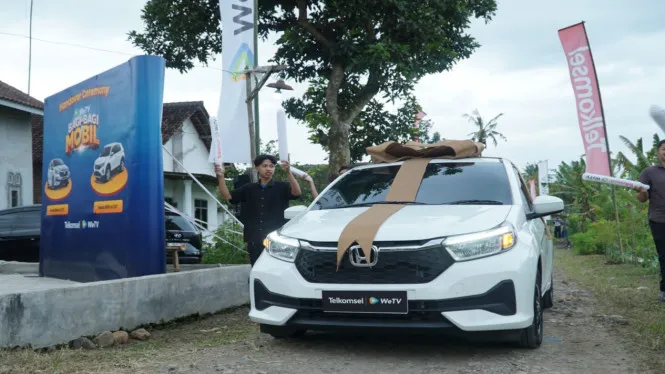 Dua Pelanggan Telkomsel dan WeTV dari Jatim Menang Mobil Lewat Hobi Menonton