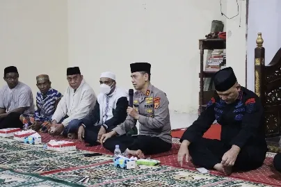 Kapolda Maluku Gelar Sholat Berjamaah dan Buka Puasa Bersama Pasca Perdamaian di Fiditan