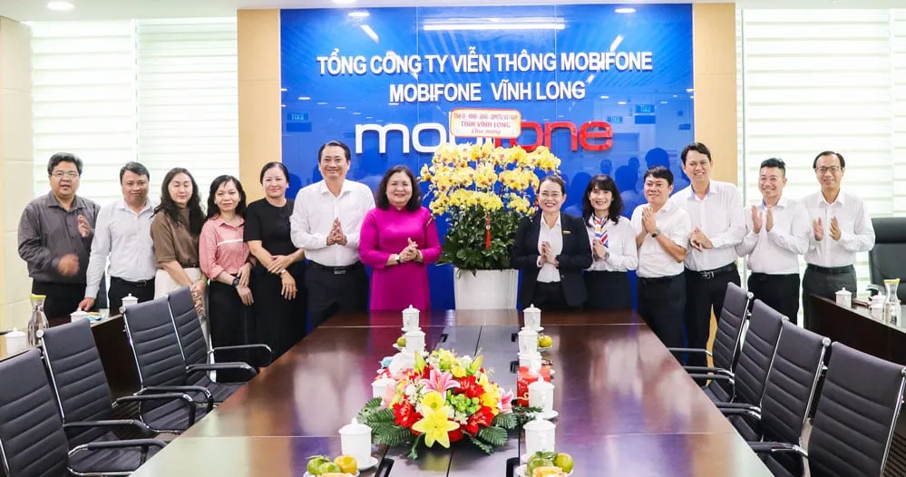 Ho Thi Hoang Yen Dukung Perusahaan Pos dan Telekomunikasi Jelang Tahun Baru Imlek