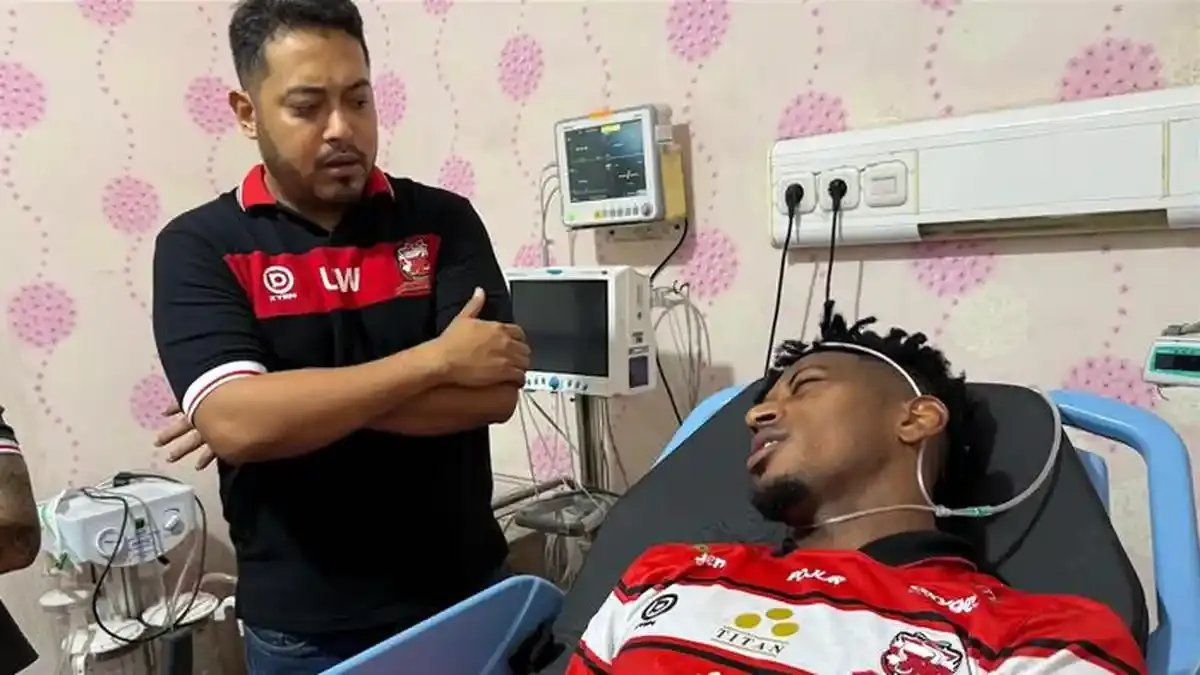 Kondisi Terbaru Mendonca Setelah Kolaps di Laga Madura United