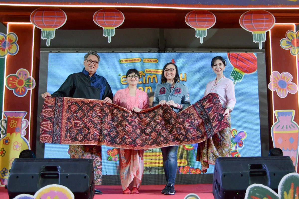Fashion Show Harmoni Imlek Dukung Promosi Produk Kreatif Lokal
