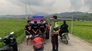 Polsek Gondang Patroli Ngabuburit Cegah Balap Liar dan Kemacetan