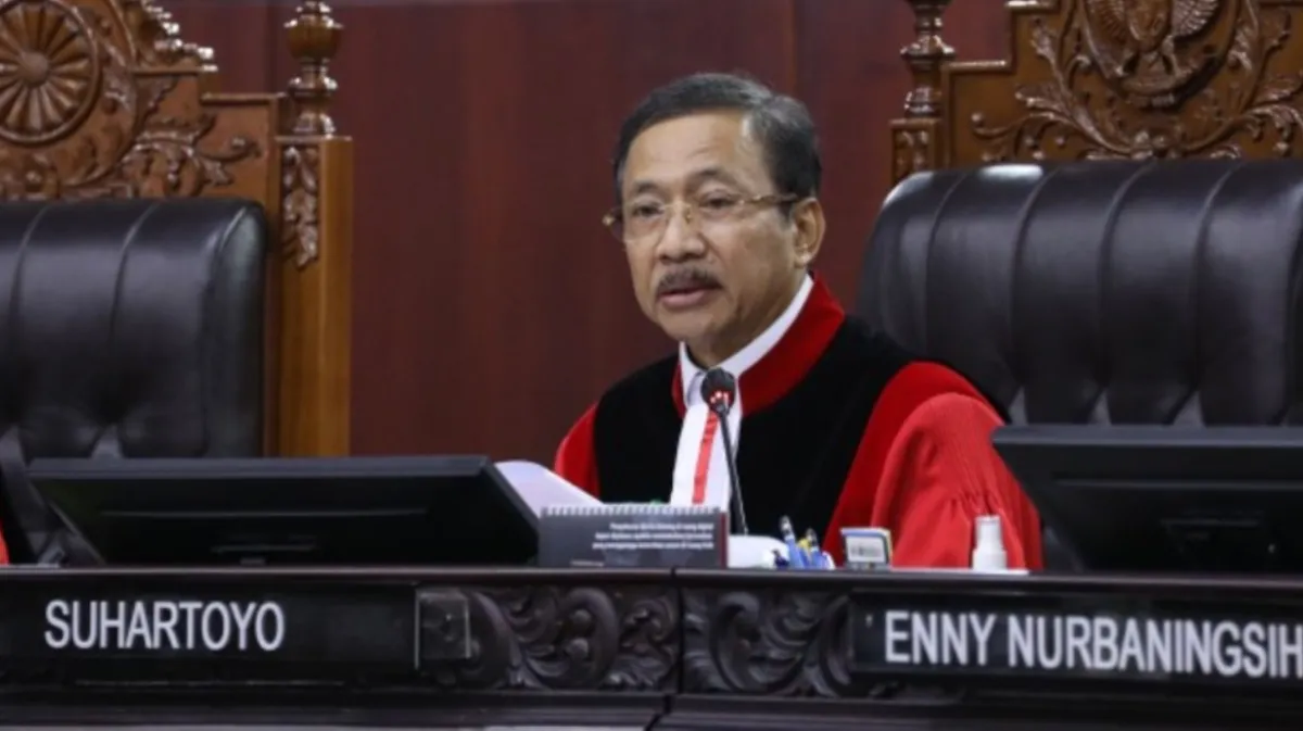 MK Tolak Uji Materi Sanksi Pidana Pengemudi Merokok