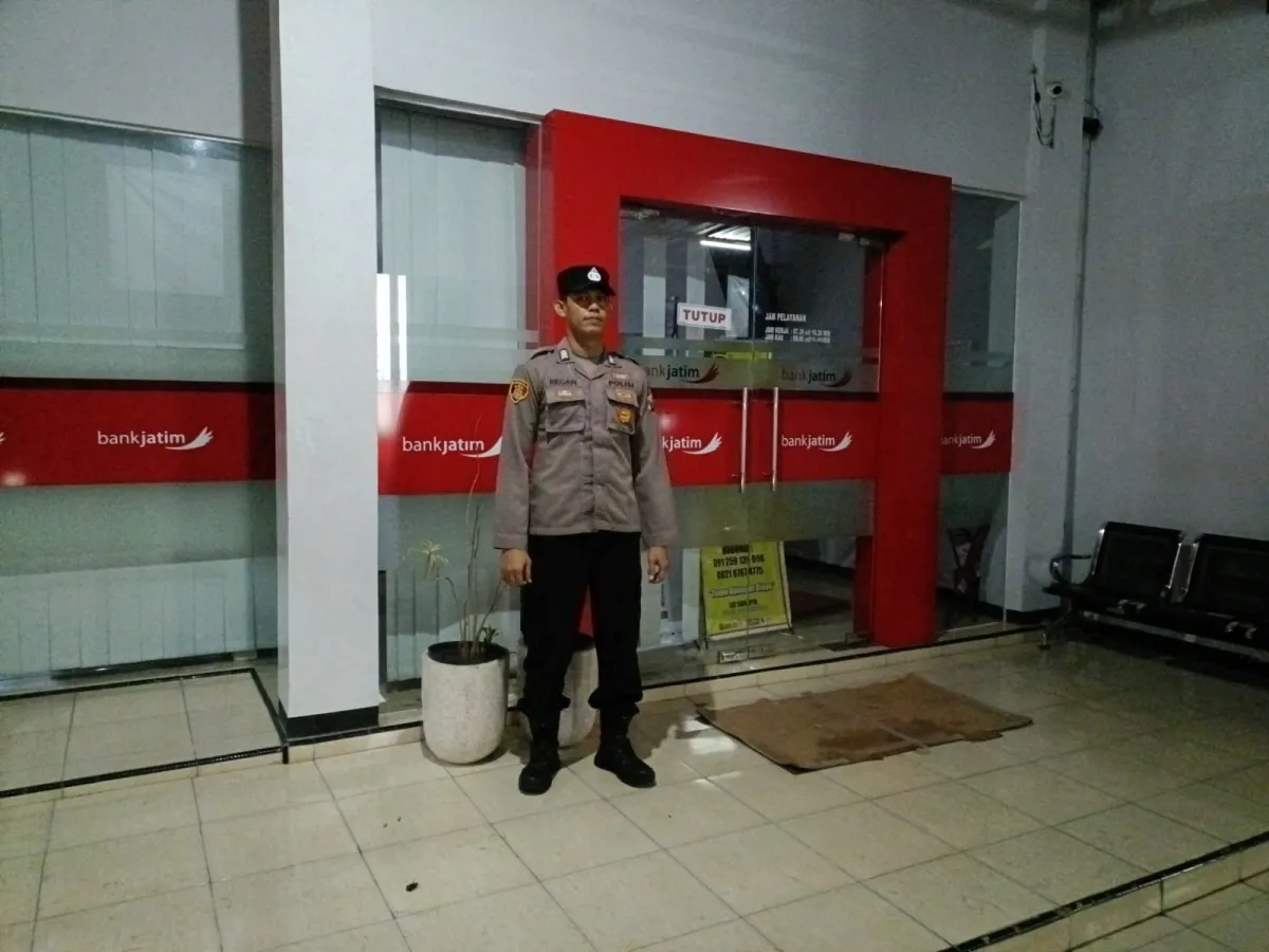 Patroli Malam Polsek Dander Cegah Gangguan Kamtibmas di Bank Jatim
