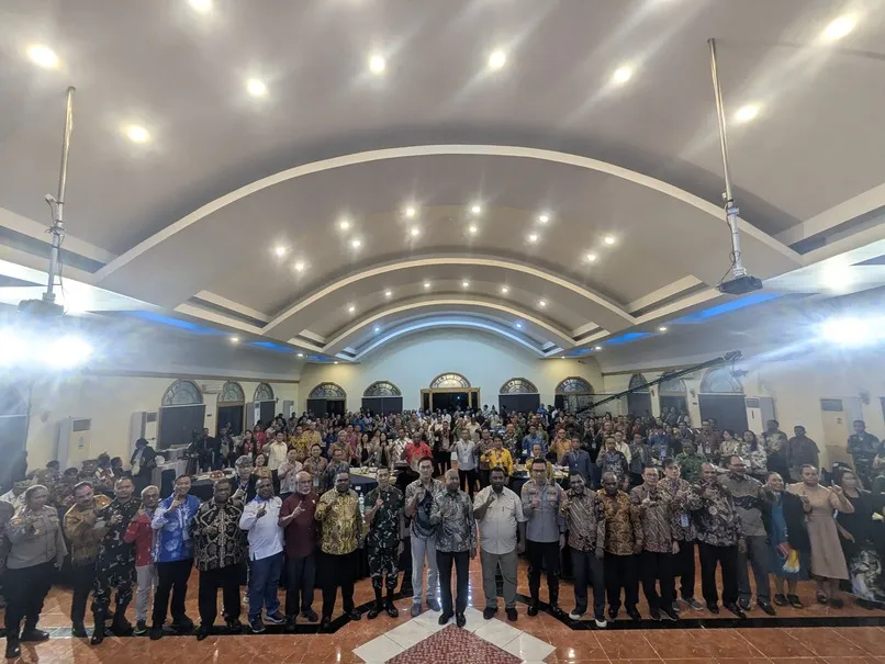 Gubernur Papua Barat Resmikan Rakornas Persiapan Pesparawi XIV 2026