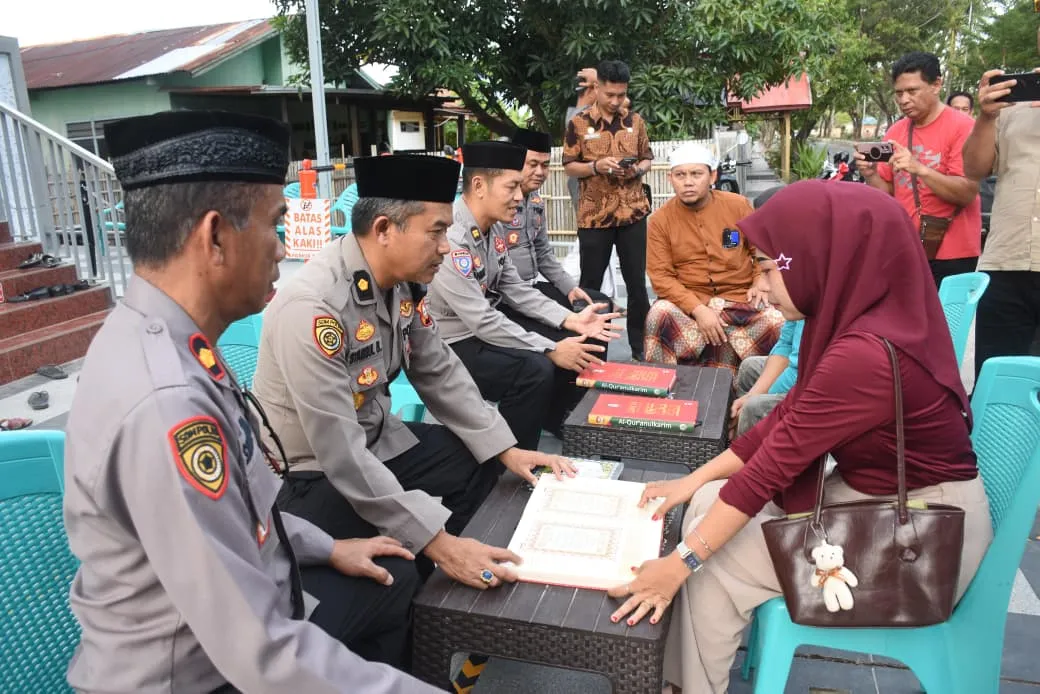 Polres Bulukumba Terapkan Sanksi Unik dengan Mengaji bagi Pelanggar Lalu Lintas