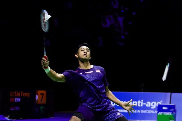 Alwi Farhan Kembali Menang atas Li Shi Feng di Semifinal Swiss Open 2026