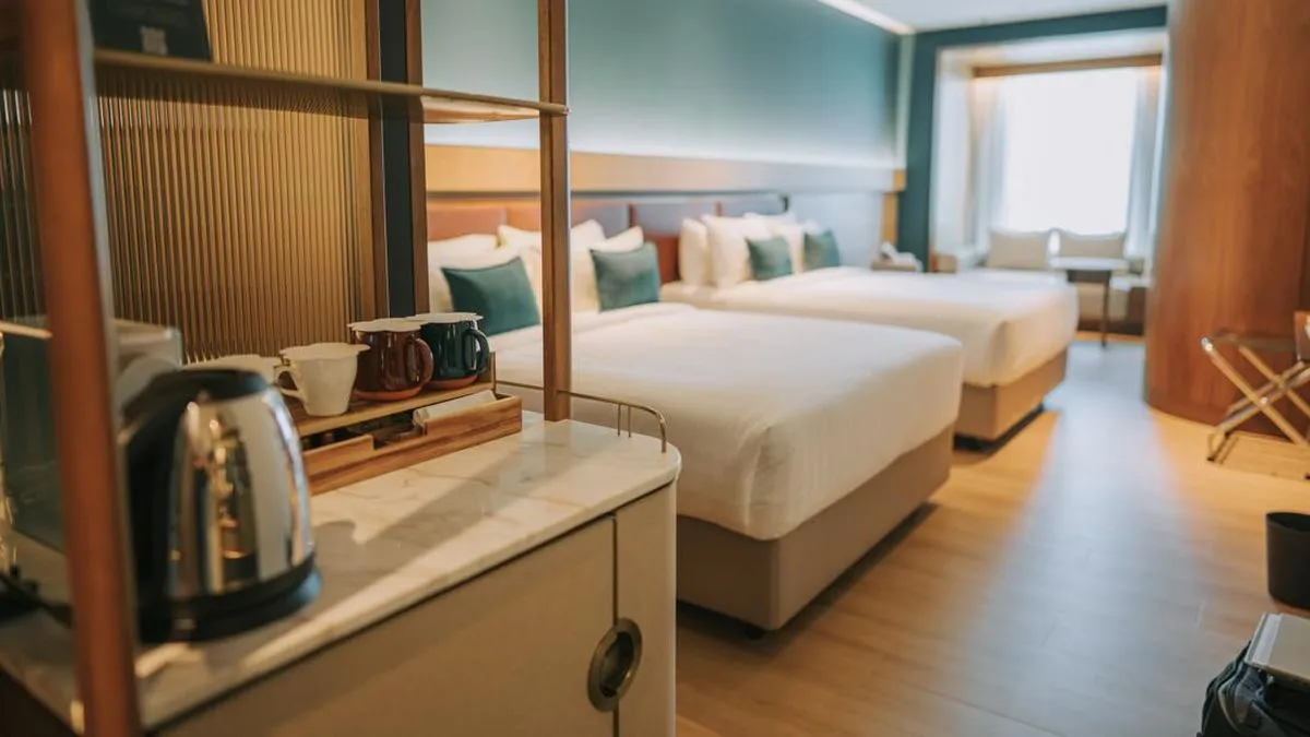 Influencer Dikecam Usai Sarankan Cuci Pakaian Dalam di Mesin Kopi Hotel