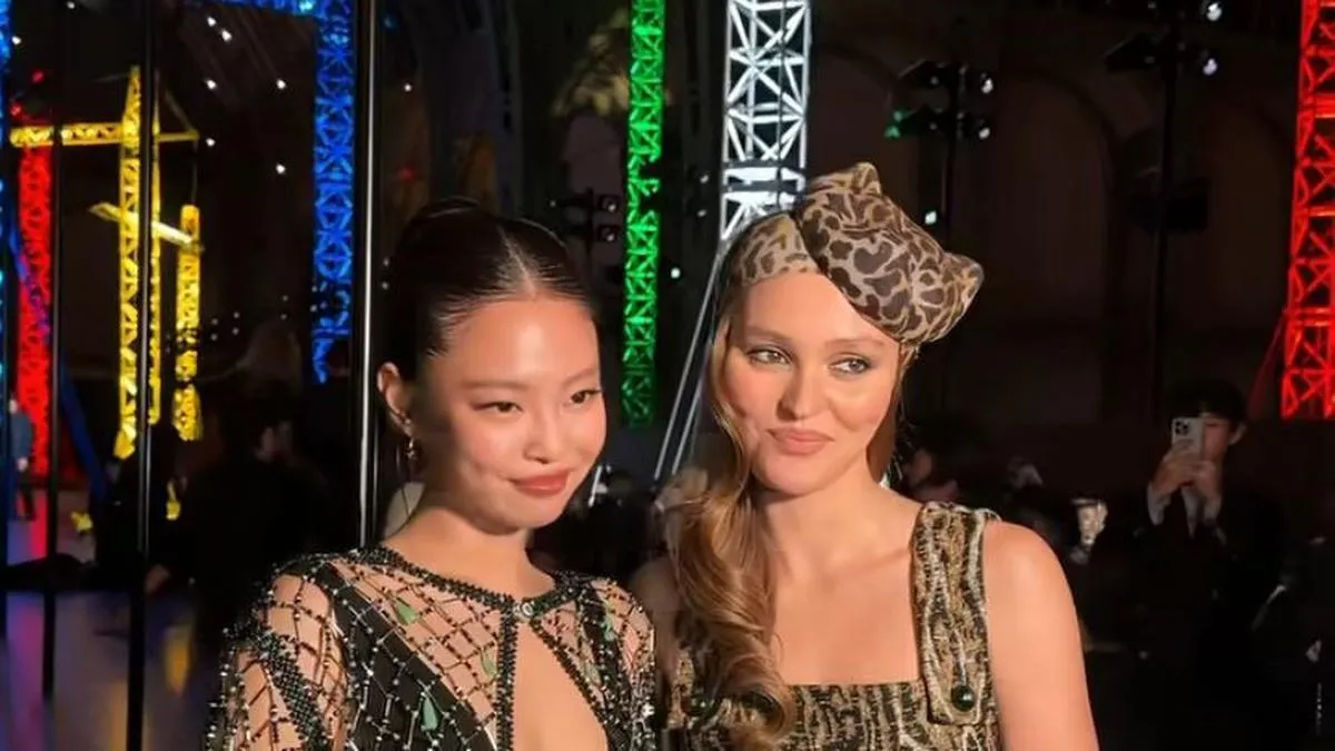 Reuni Selebriti di Paris Fashion Week: Jennie Blackpink dan Lily-Rose Depp Tampilkan Gaya di Chanel