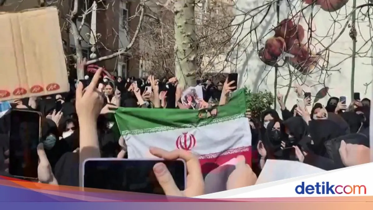 Warga Iran: Antara Amarah dan Harapan di Tengah Ketakutan