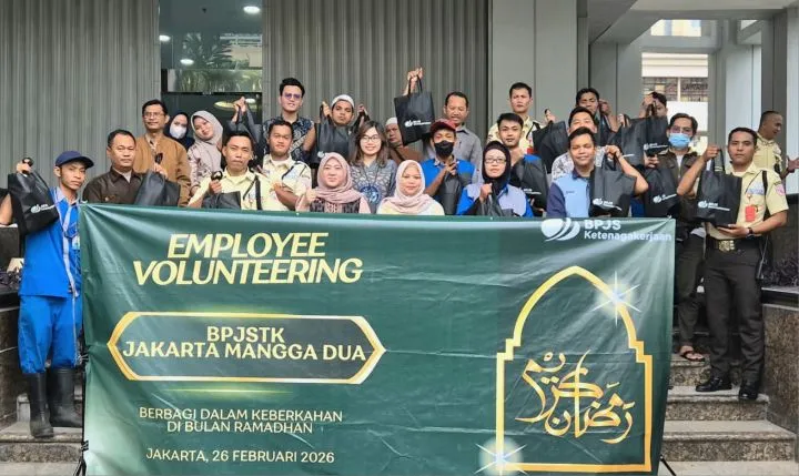 BPJS Ketenagakerjaan Mangga Dua Bagikan Sembako dan Takjil di Ramadan