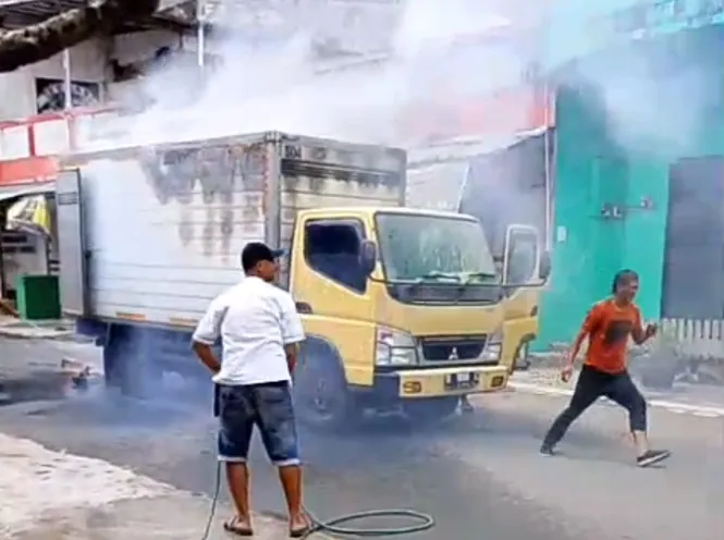Kebakaran Mobil Boks di Pangandaran Hanguskan 70% Barang Ritel