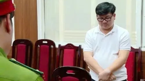 Delapan Terdakwa Ditetapkan untuk Penuntutan Kasus Produksi Makanan Palsu